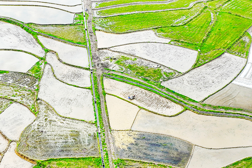 航拍下的江西省撫州市廣昌縣頭陂鎮山下村。曾恒貴攝