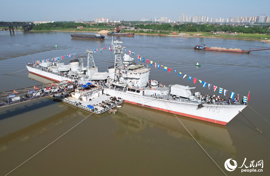 4月30日,航拍位于南昌市紅谷灘區贛江市民公園的南昌艦主題公園 。人民網記者 毛思遠攝