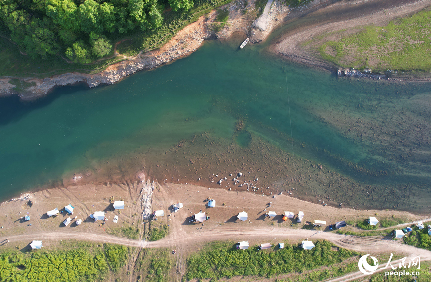 航拍江西省宜春市靖安縣三爪侖國家森林公園。人民網記者 毛思遠攝