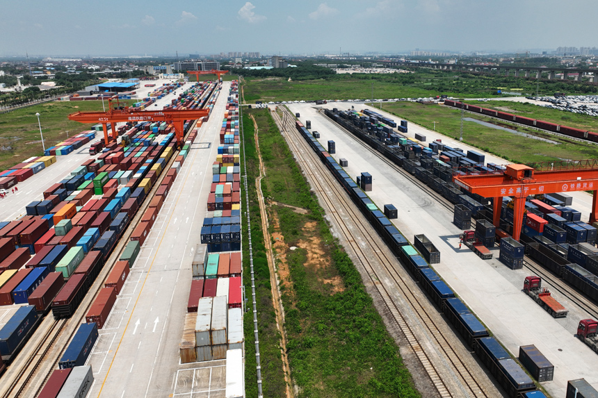 5月29日拍攝的繁忙的南昌國際陸港。 胡國林 攝