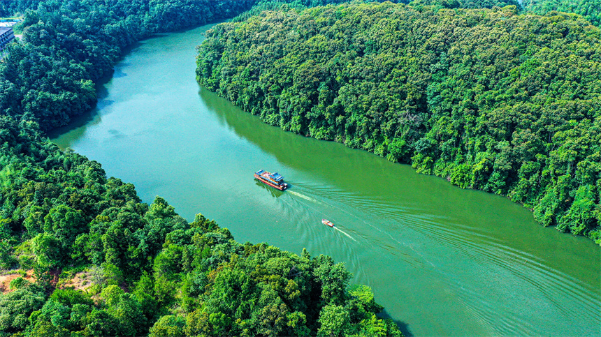 航拍鏡頭下的江西省贛州市定南縣天九鎮九曲河。陳安峻攝