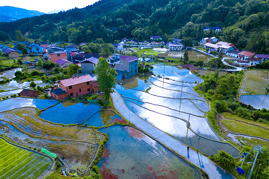 在江西省九江市武寧縣石門樓鎮拍攝的景色（無人機拍攝）。黃嫘禹攝