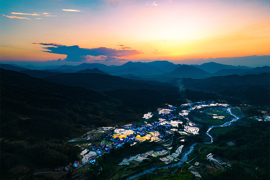 在江西省九江市武寧縣石門樓鎮拍攝的景色（無人機拍攝）。黃嫘禹攝