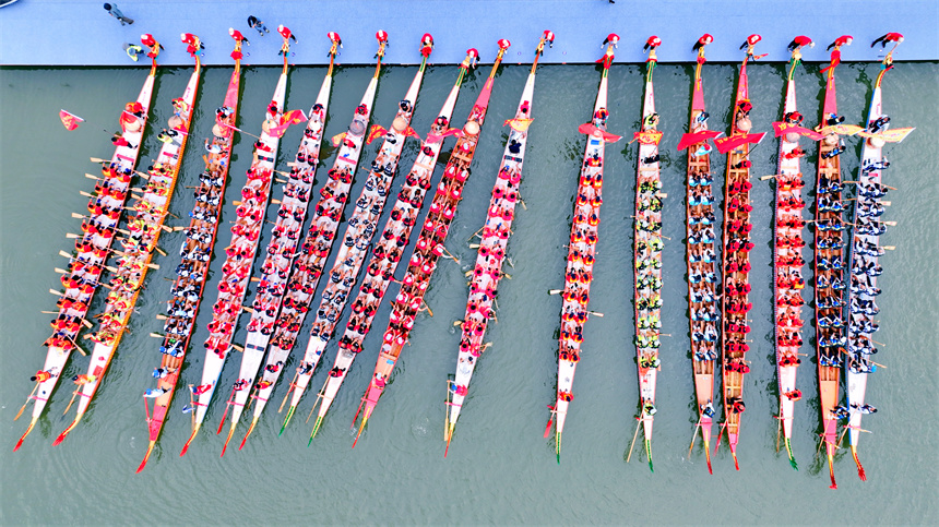 湘東龍舟賽正式開賽。彭亮攝