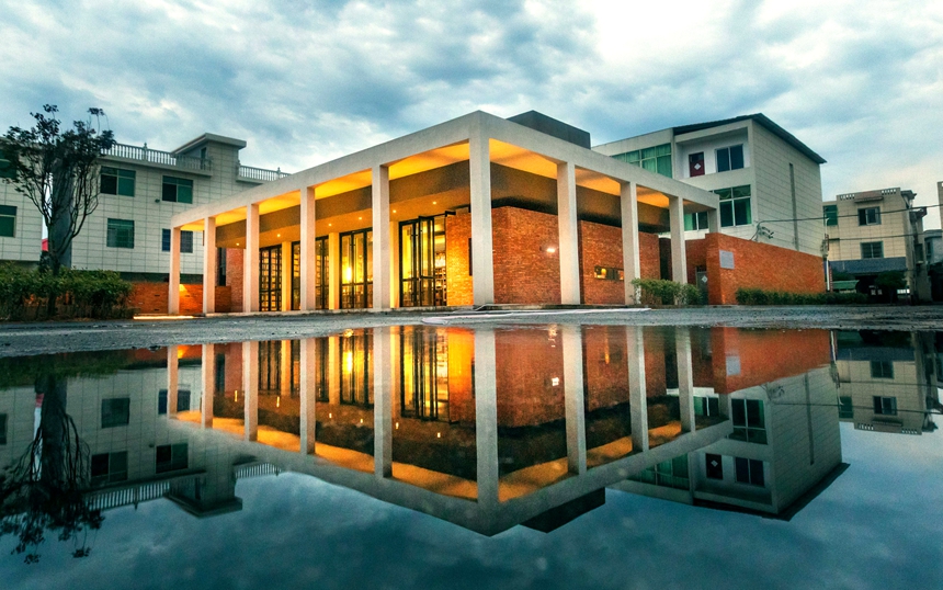 江西省吉安市永新縣臺嶺鄉開云書房夜景。周亞茂攝