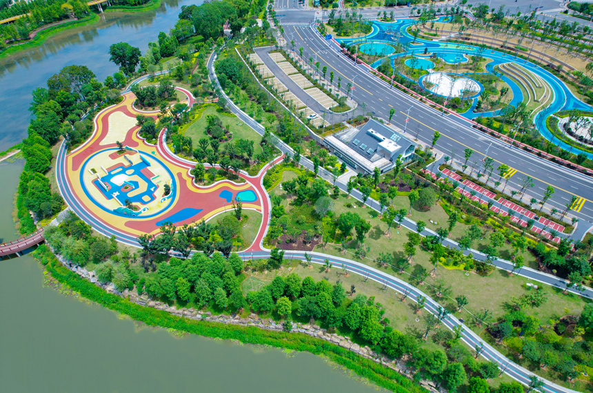 航拍江西省瑞金市金瑞灣濕地公園，草木蔥蘢，景色優美。楊鑫攝