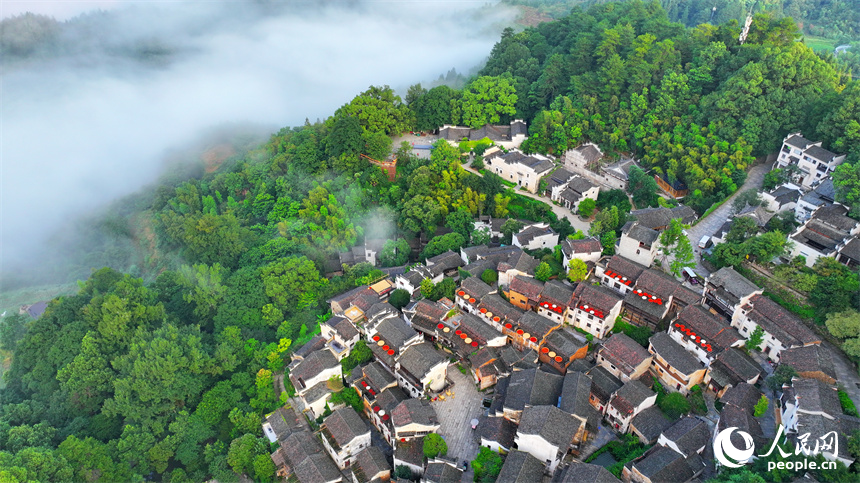 一幅立秋時節的鄉村美景畫卷映入眼簾。人民網 朱海鵬攝