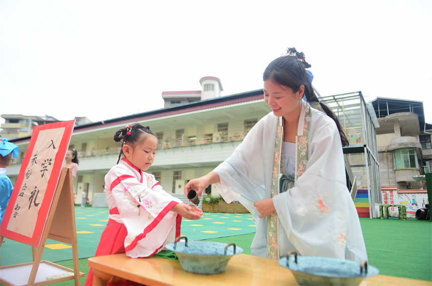 凈心凈手。呂春華攝