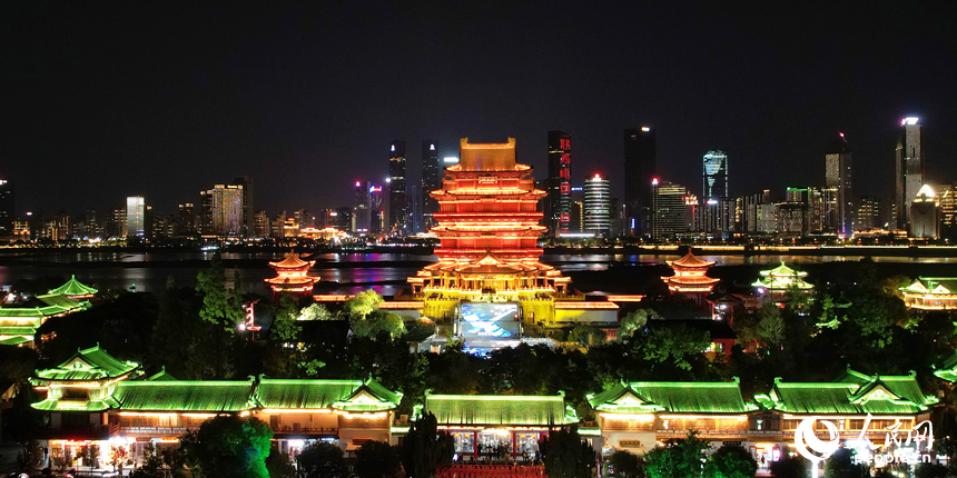 滕王閣景區夜景。人民網記者 毛思遠攝