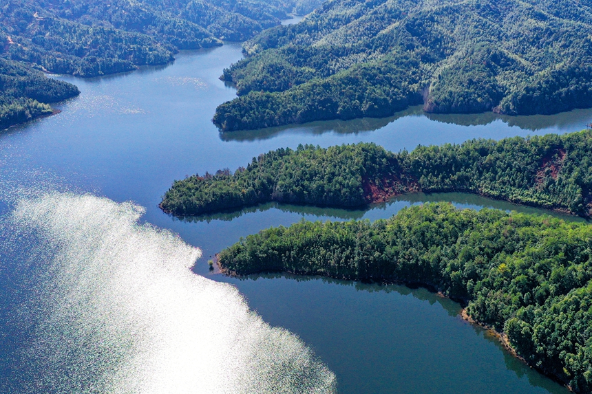 航拍江西省贛州市定南縣巋美山鎮洋前壩水庫。詹繼成攝