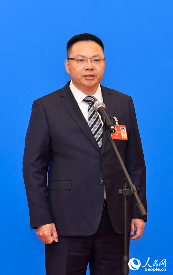 江西省人大代表、江西永冠科技發展有限公司董事長呂新民。 人民網記者 時雨攝