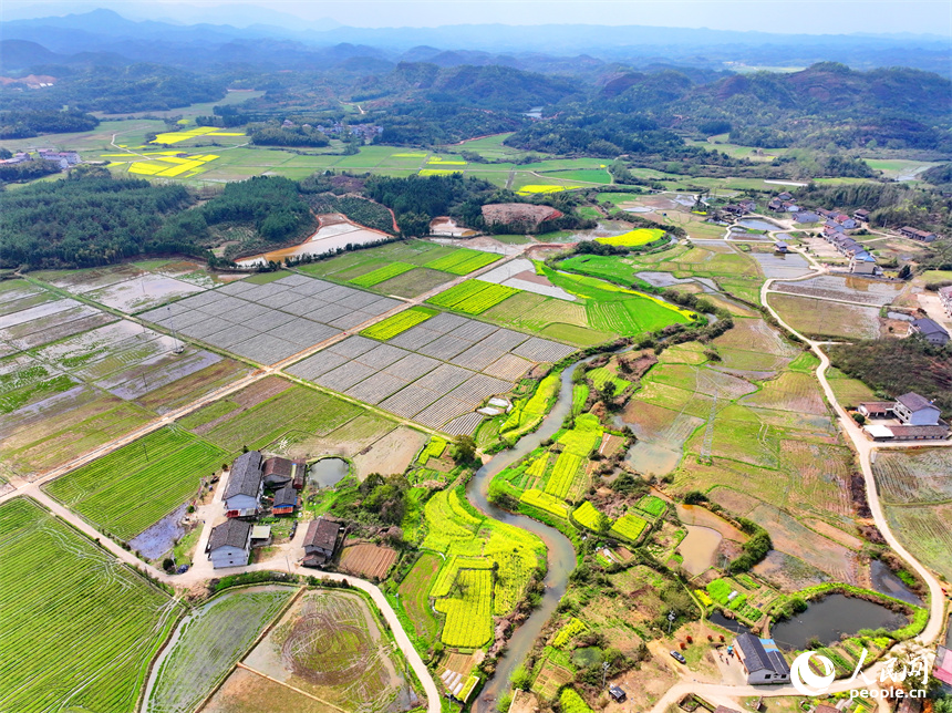 撫州市崇仁縣相山鎮港下村，美麗鄉村景色怡人。人民網 朱海鵬攝
