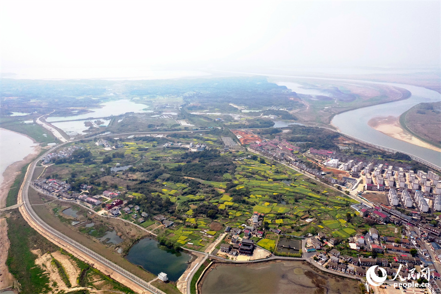 航拍鏡頭下的吳城鎮春意盎然，盡顯生態之美。 人民網記者 時雨攝