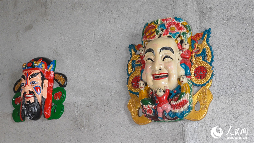 國家級非遺傳承人賴明德的儺面具作品。人民網 孔文進攝