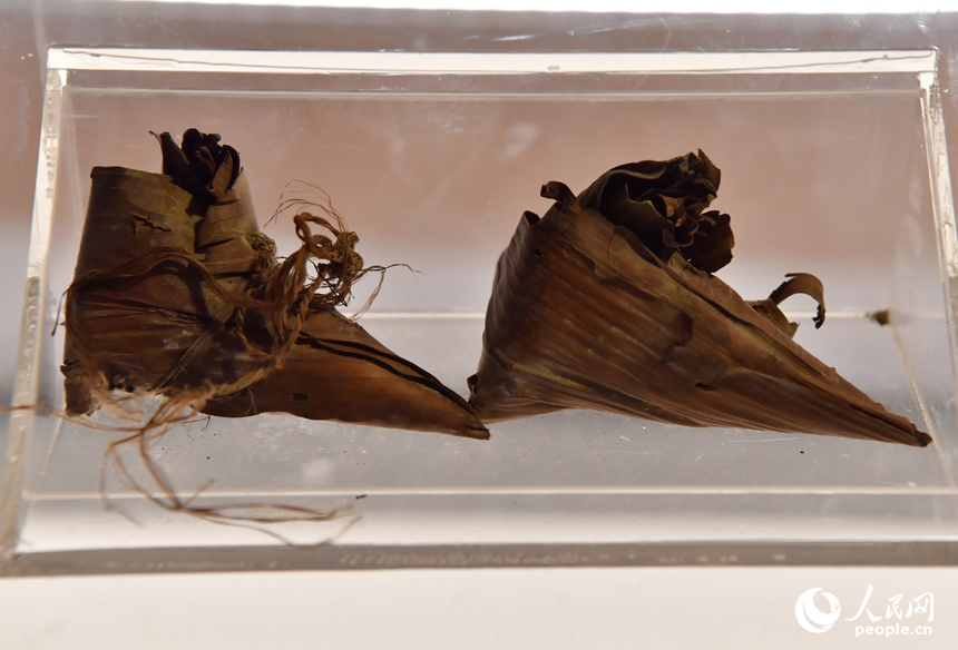 德安縣博物館內展出的距今已有750年、南宋時期的實物粽子。人民網記者 時雨攝