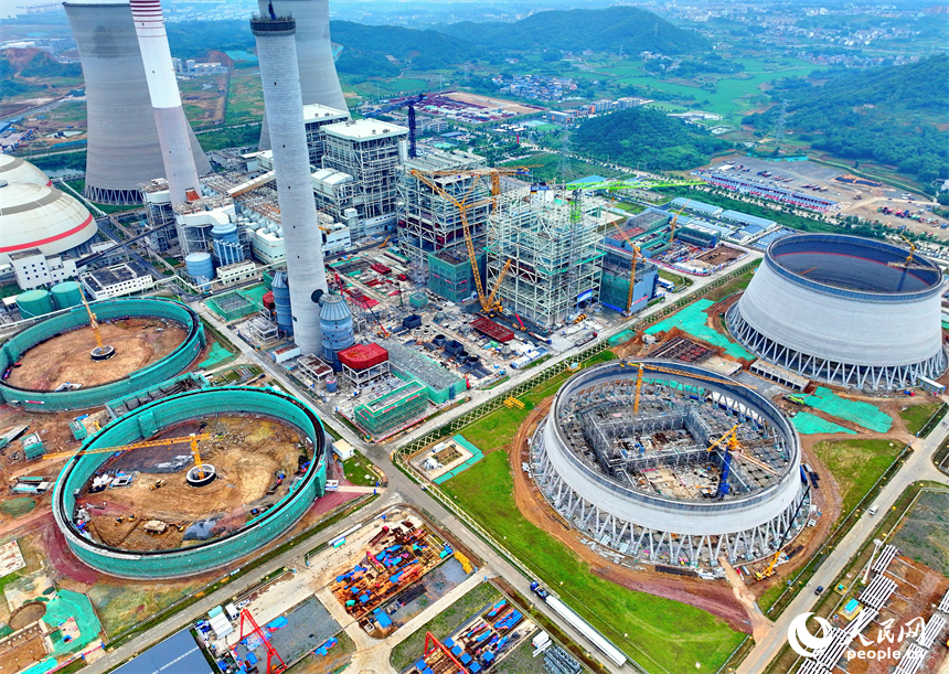 九江市湖口縣高新技術產業園區的一家火力發電廠二期2×1000MW項目建設點施工火熱。人民網 朱海鵬攝