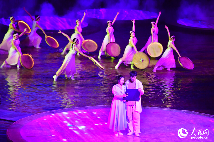 《遇見·婺源》大型戶外實景演出的現場。人民網記者 時雨攝