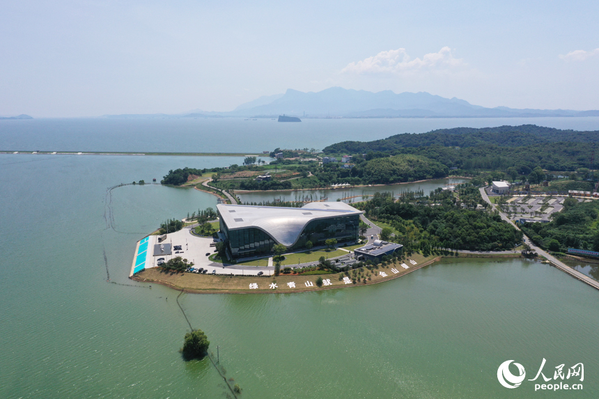 航拍鏡頭下的江西省湖口縣“中國·江豚灣”。人民網記者 時雨攝