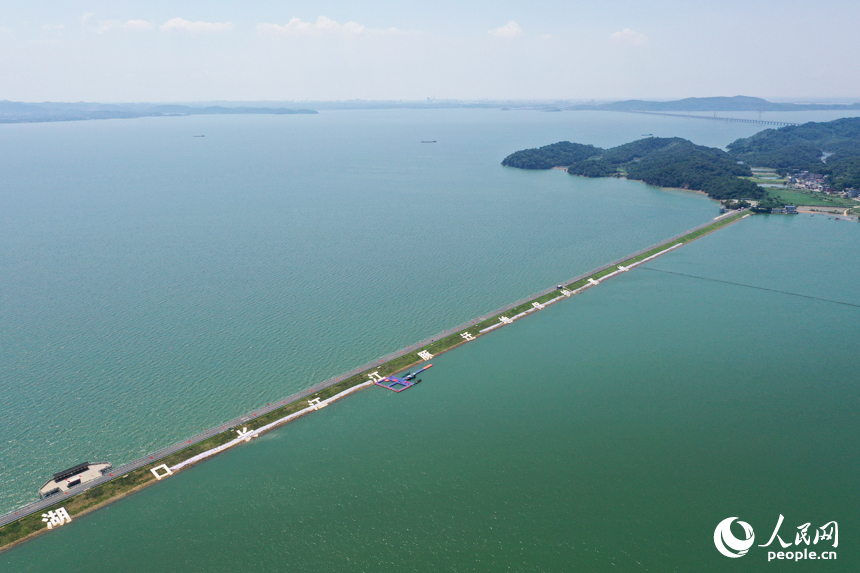 航拍鏡頭下的江西省湖口縣“中國·江豚灣”。人民網記者 時雨攝