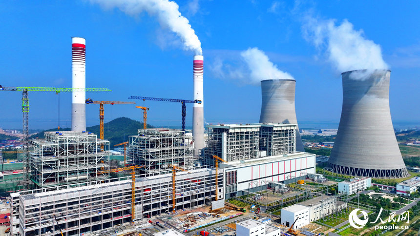 九江市湖口縣高新技術產業園區的一家火力發電廠二期2×1000MW項目正在建設中。朱海鵬攝