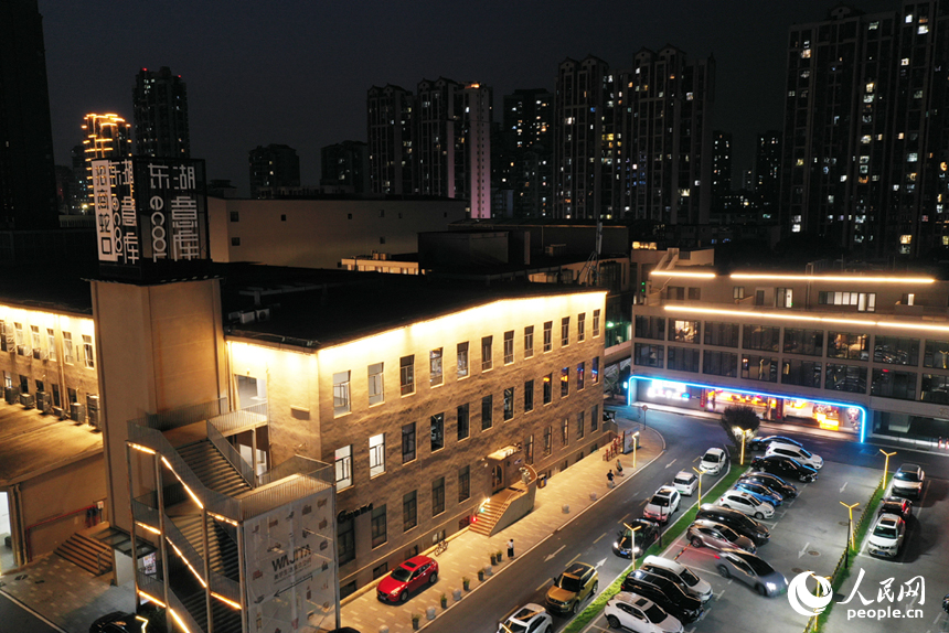 夜幕下的東湖意庫。人民網記者 時雨攝