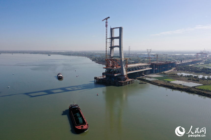 江西省南昌市東湖區揚子洲鎮昌九高鐵跨贛江公鐵大橋施工現場。人民網記者 時雨攝