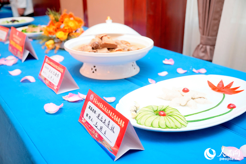 活動現場展示的贛菜。人民網記者 時雨攝