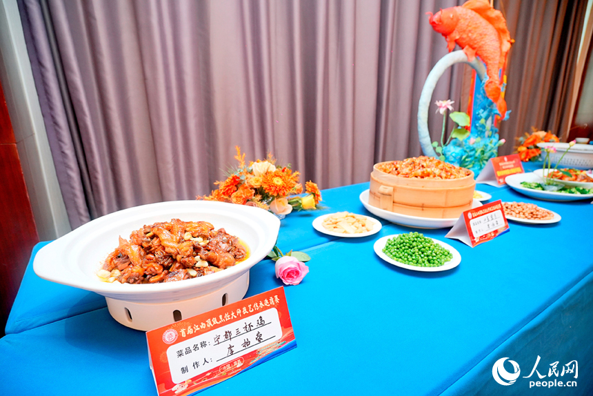活動現場展示的贛菜。人民網記者 時雨攝