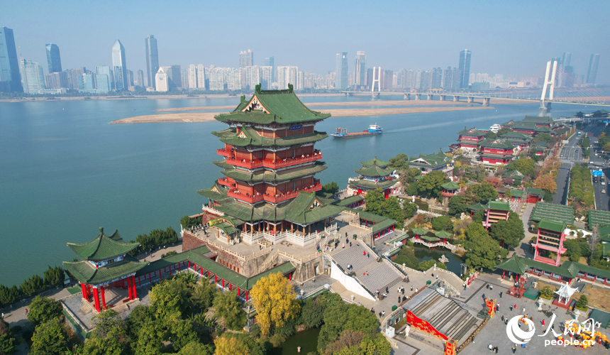 2025年1月1日，滕王閣景區“還江于民、還岸于民、還景于民”及北擴工程竣工。人民網記者 毛思遠攝