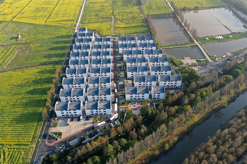 航拍鏡頭下，南昌縣南新鄉山上村山上新村呈現宜居和美的農村新貌。人民網記者 時雨攝