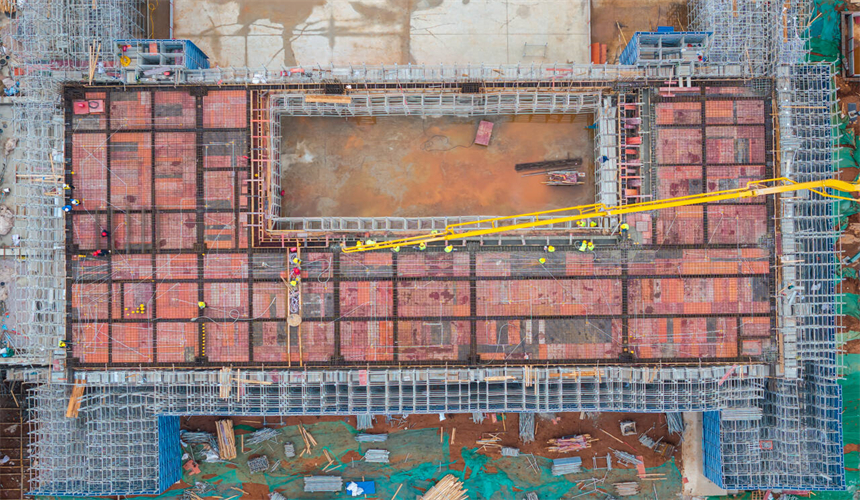 共青城東站主體正在澆筑。張萌飛攝