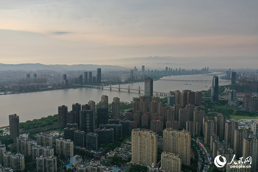 強對流天氣后，南昌能見度見高。人民網記者 時雨攝