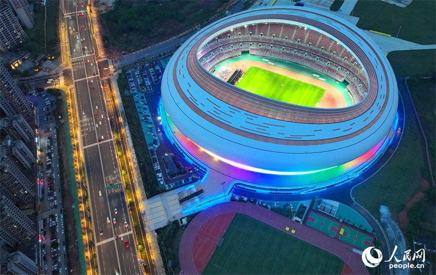 贛州市全民健身中心一期正式投入試運營并舉辦市民開放日活動。人民網 朱海鵬攝