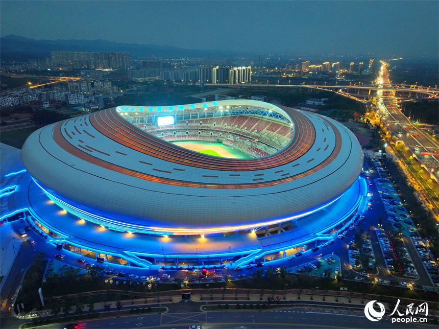 贛州市全民健身中心一期正式投入試運營并舉辦市民開放日活動。人民網 朱海鵬攝