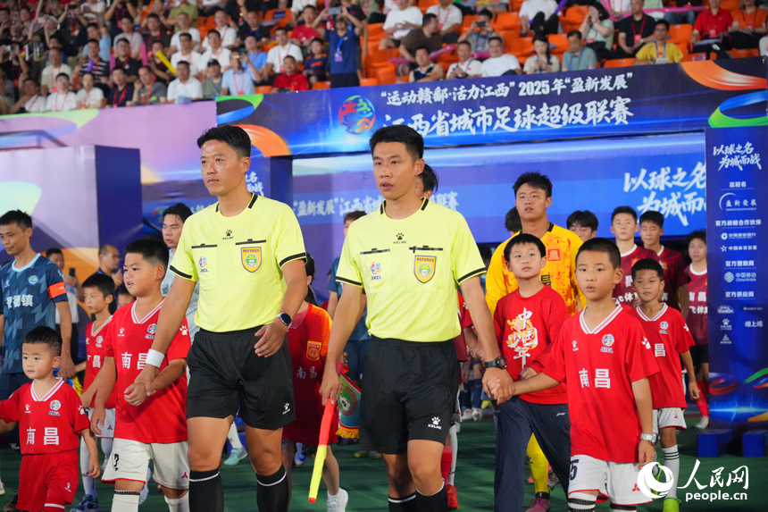 “贛超”揭幕戰現場。人民網記者 毛思遠攝