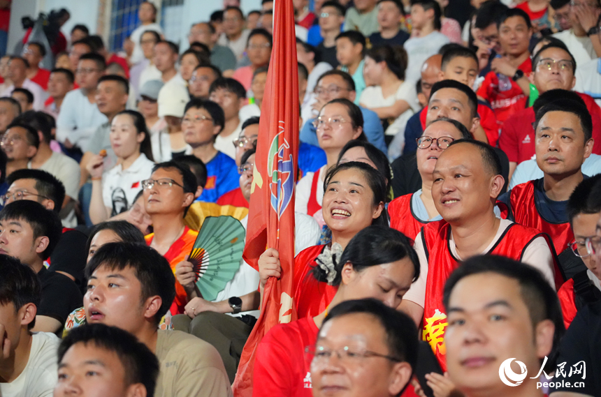 “贛超”揭幕戰現場。人民網記者 毛思遠攝