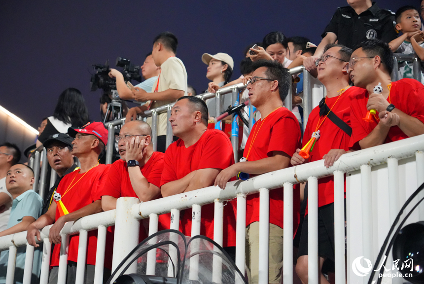 “贛超”揭幕戰現場。人民網記者 毛思遠攝