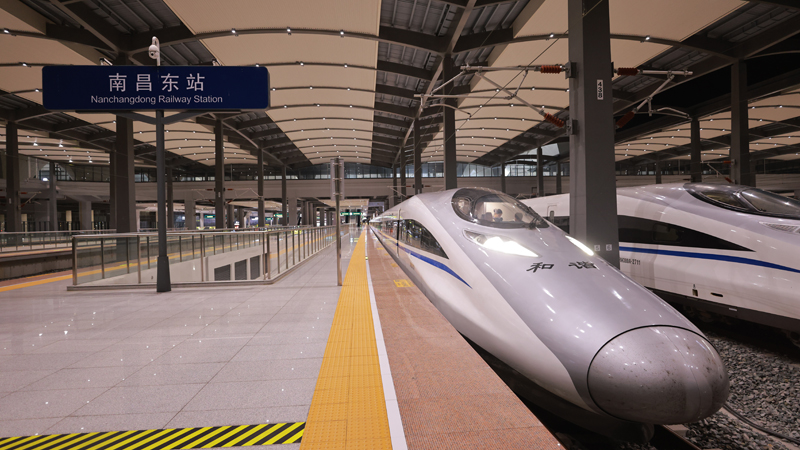 7月29日23時45分，G55501次試驗列車從南昌東站開出。張杰攝