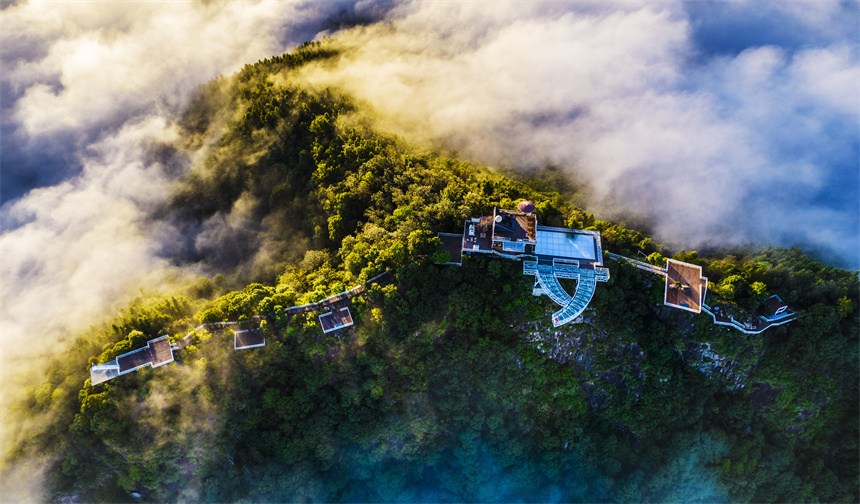 云霧繚繞，美不勝收。