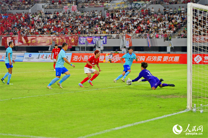 比賽精彩瞬間。人民網 朱海鵬攝