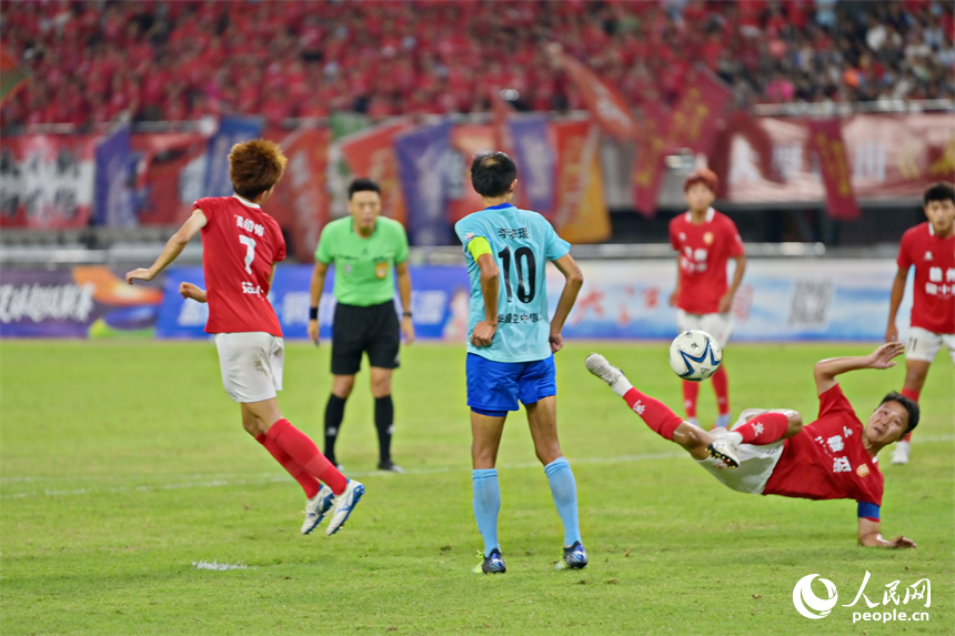 比賽精彩瞬間。人民網 朱海鵬攝