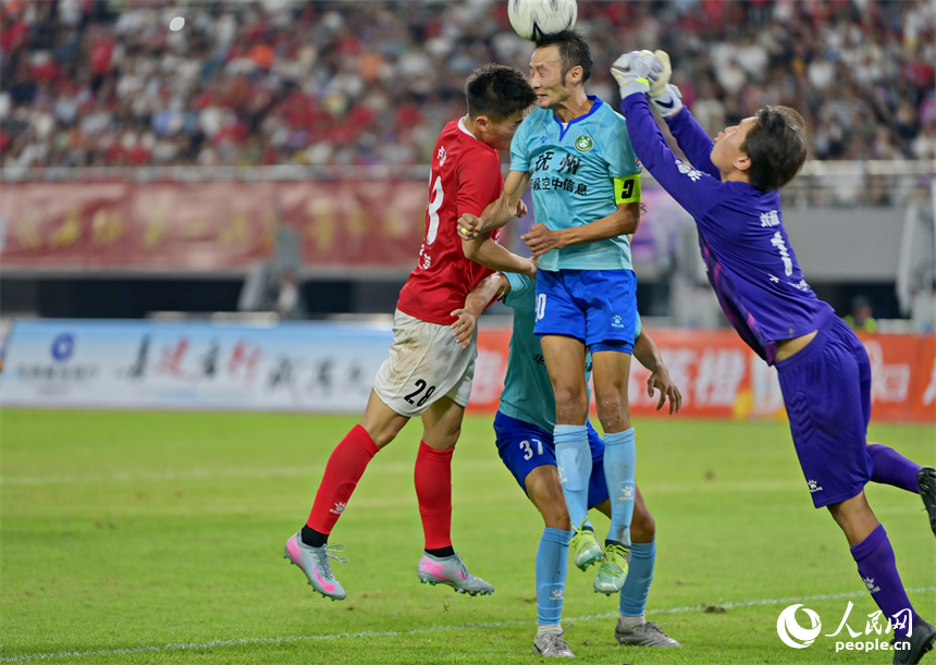 比賽精彩瞬間。人民網 朱海鵬攝