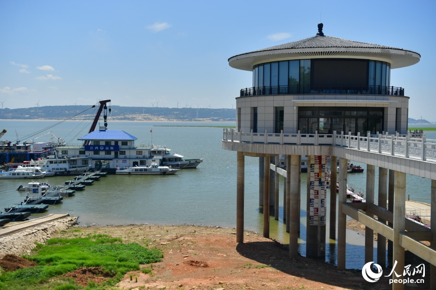 鄱陽湖星子水文站的水位檢測表完全裸露在外。人民網記者 時雨攝
