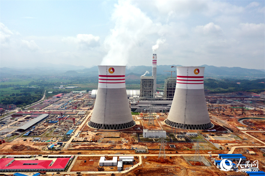 江西贛能上高發電有限公司2×1000MW清潔煤電項目的1號機組正在運轉，該機組已并網成功，具備發電能力。人民網記者 時雨攝