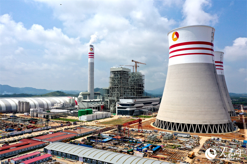 江西贛能上高發電有限公司2×1000MW清潔煤電項目的1號機組正在運轉，該機組已并網成功，具備發電能力。人民網記者 時雨攝