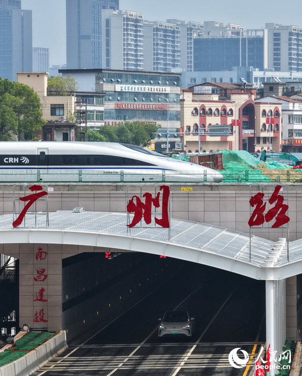 9月30日，廣州路下穿京九鐵路隧道工程主線正式通車。人民網記者 毛思遠攝