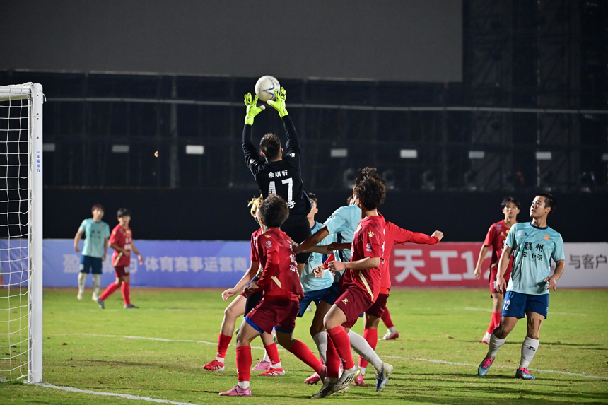 決賽首回合的精彩瞬間。劉勇攝