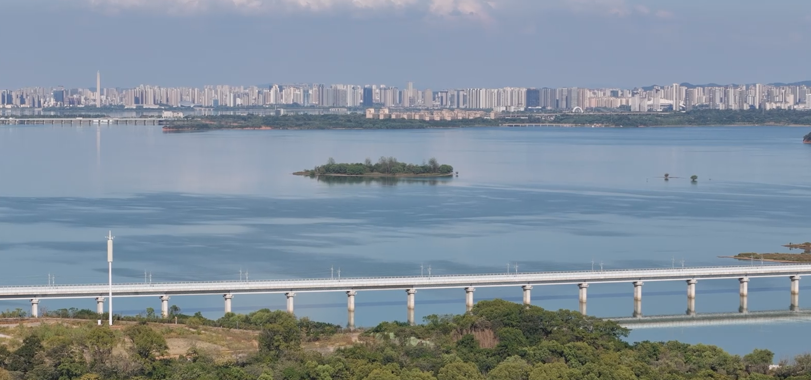  他用16年書寫“火焰藍”擔當