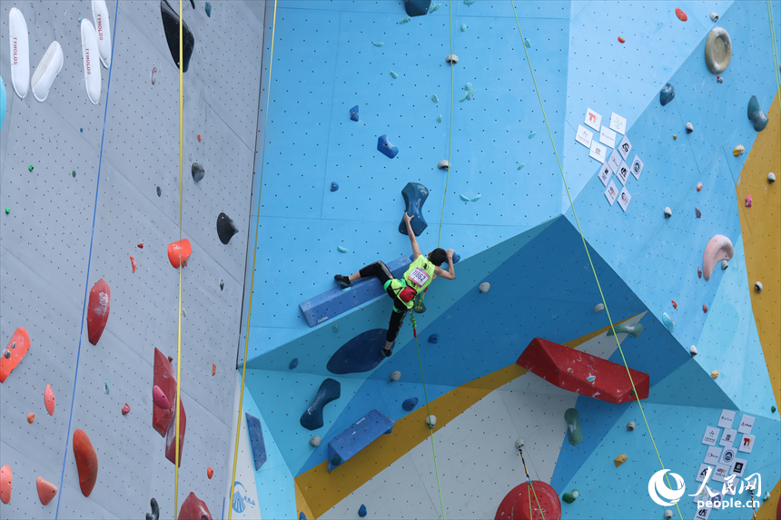 2025年全國青少年U系列攀巖聯賽（江西全南站）A10組男子難度賽比賽現場。吳一帆攝