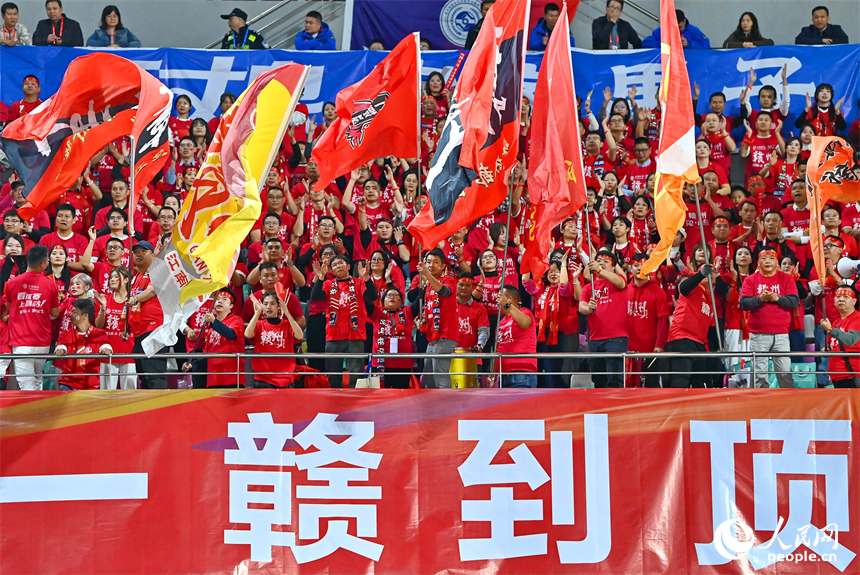 比賽精彩瞬間。人民網 朱海鵬攝